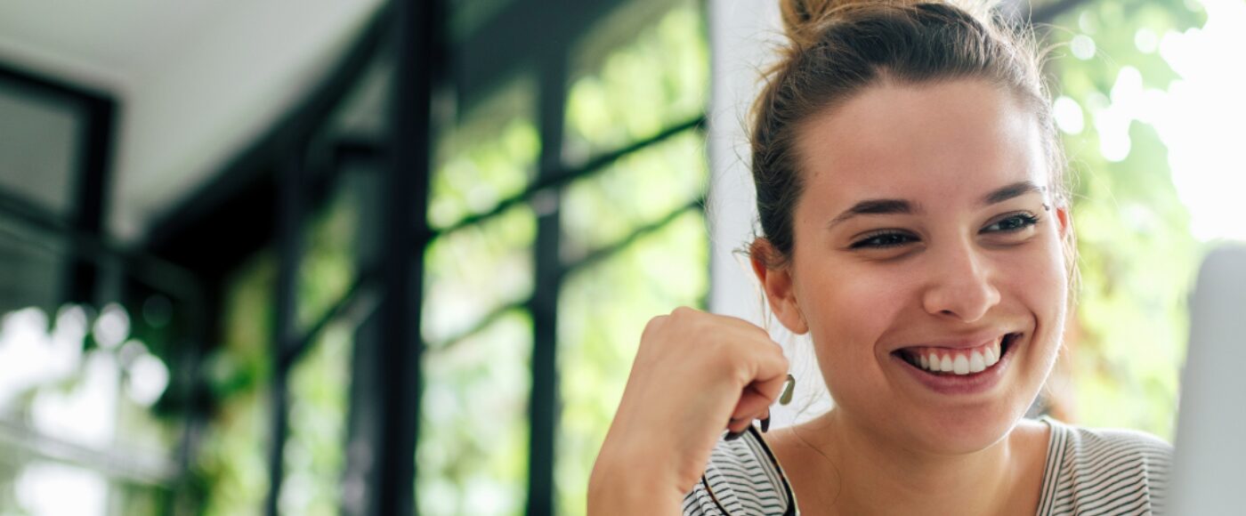 S Miling business professional holding glasses working on lapotp